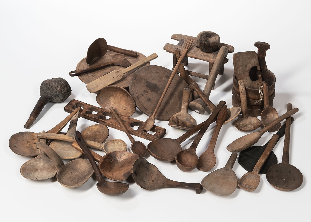 Much of the woodenware was sold in large lots. You name it — it was probably in this lot which reached $1,375.