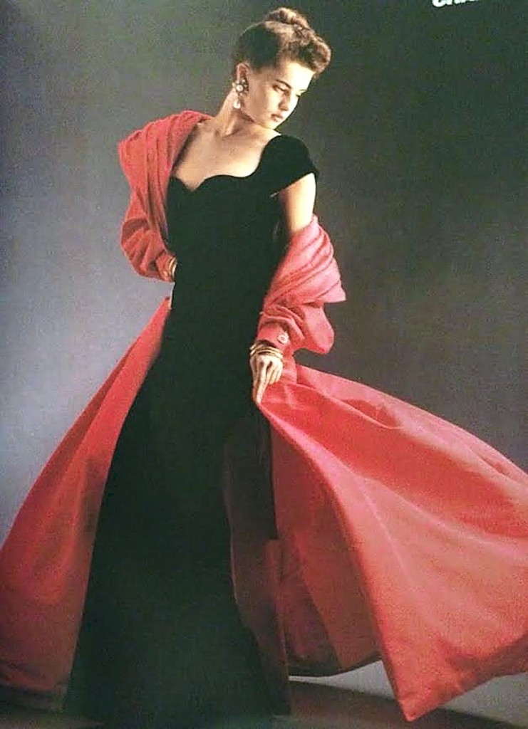 “That was a stunning piece. It sold to a very important American institution,” Julia Ricklis said of the sale’s top lot, this couture Chanel black silk velvet evening gown, which had been a thrift store find. Through research, she was able to identify which collection it had been designed for — the Haute Couture Fall/Winter 1987/1988 Paris show on July 27, 1987, when it was modeled by Ines de La Fressange. It sold for $6,250 ($1,2/1,500).