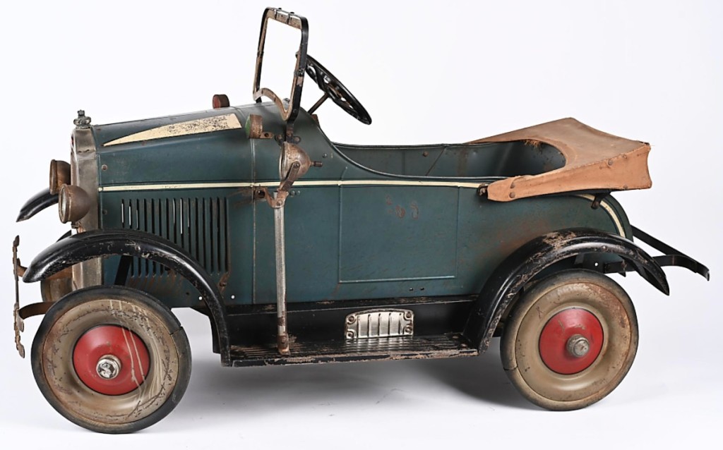“Only a privileged child could have owned this car,” observed Miles King regarding the 1920s Steelcraft Packard Deluxe pressed steel pedal car, 49 inches long. Estimated $6/8,000, it did much better, finishing at $13,500.