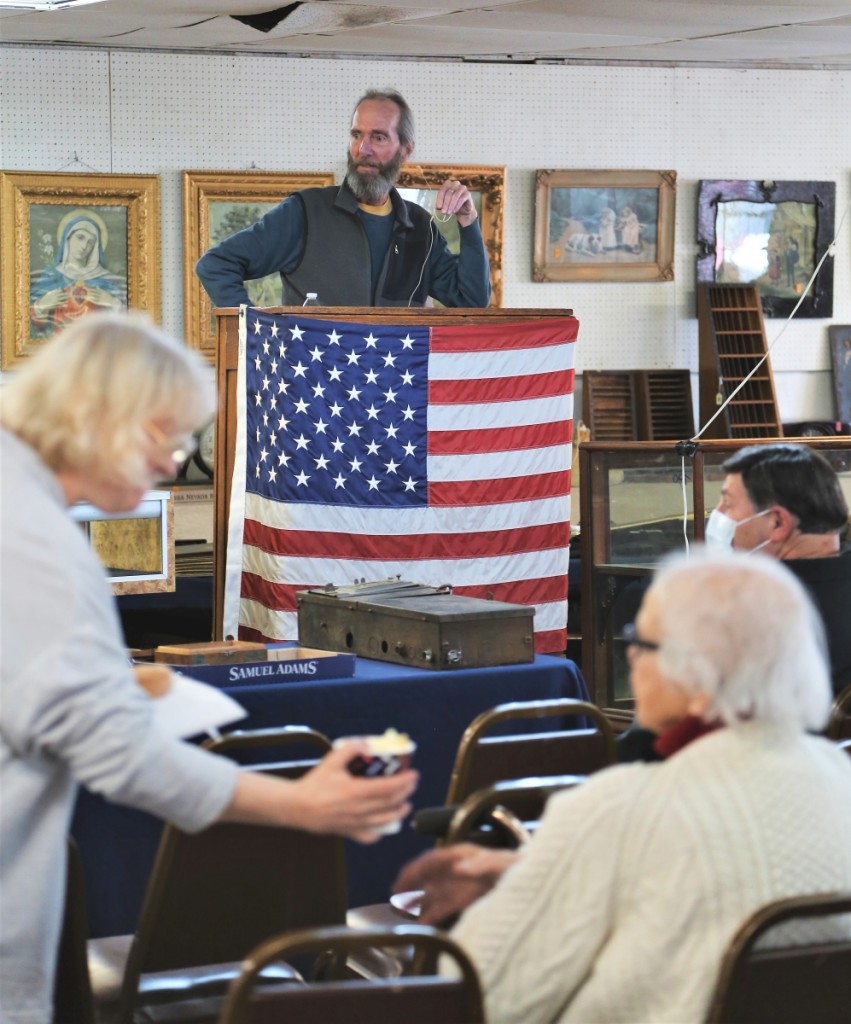 In between the early table sales and the main auction, Bruce Ingraham of Ingraham & Co addresses the assembled buyers.