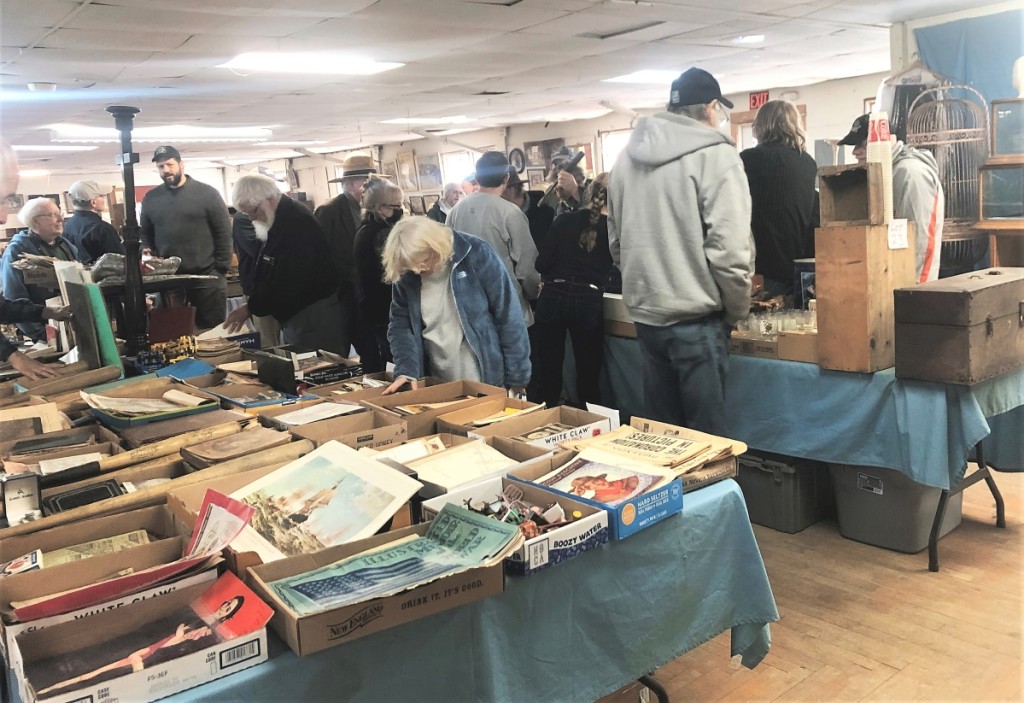 Tabletop lots, many box lots with numerous items, kicked off the early bird auction. Each lot opened at $10; tools were among the popular lots.