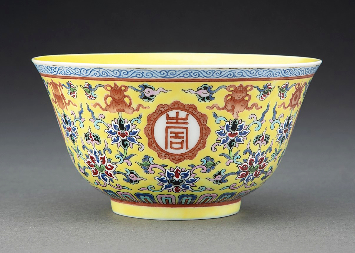 Chinese Porcelain Leads Heritage's $1.4 Million Asian Art Auction 