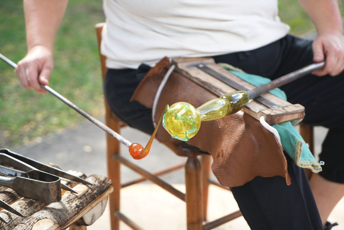 13_Glassblower trails thread of hot glass around base form,_Dig Deeper