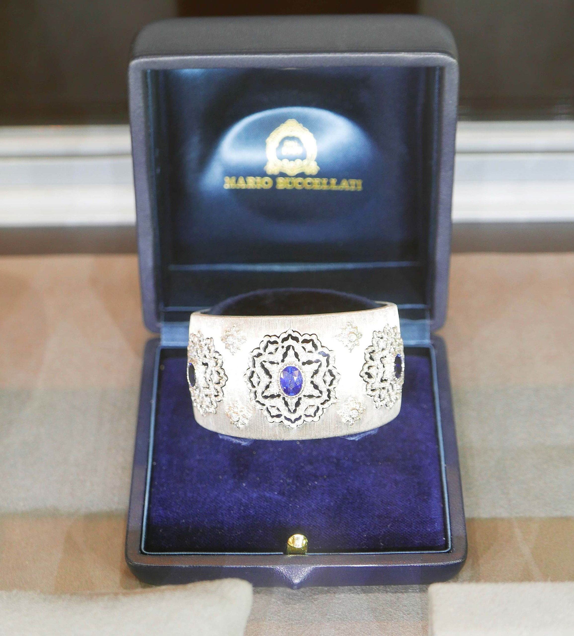 This Mario Buccellati sapphire and diamond white gold cuff brace