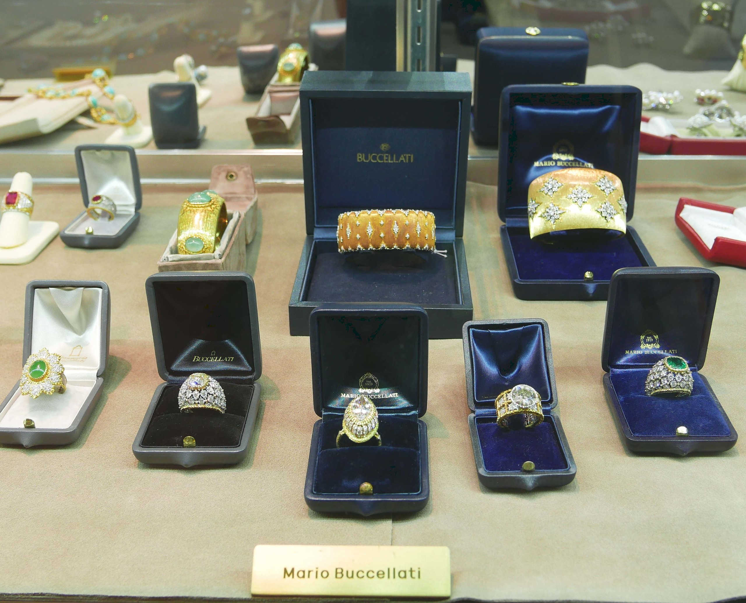 Traveling from Rome, Arivarti Collection was back for a second y