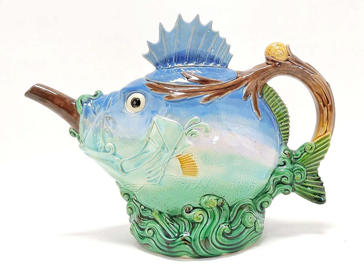 4390A Spikey fish pot