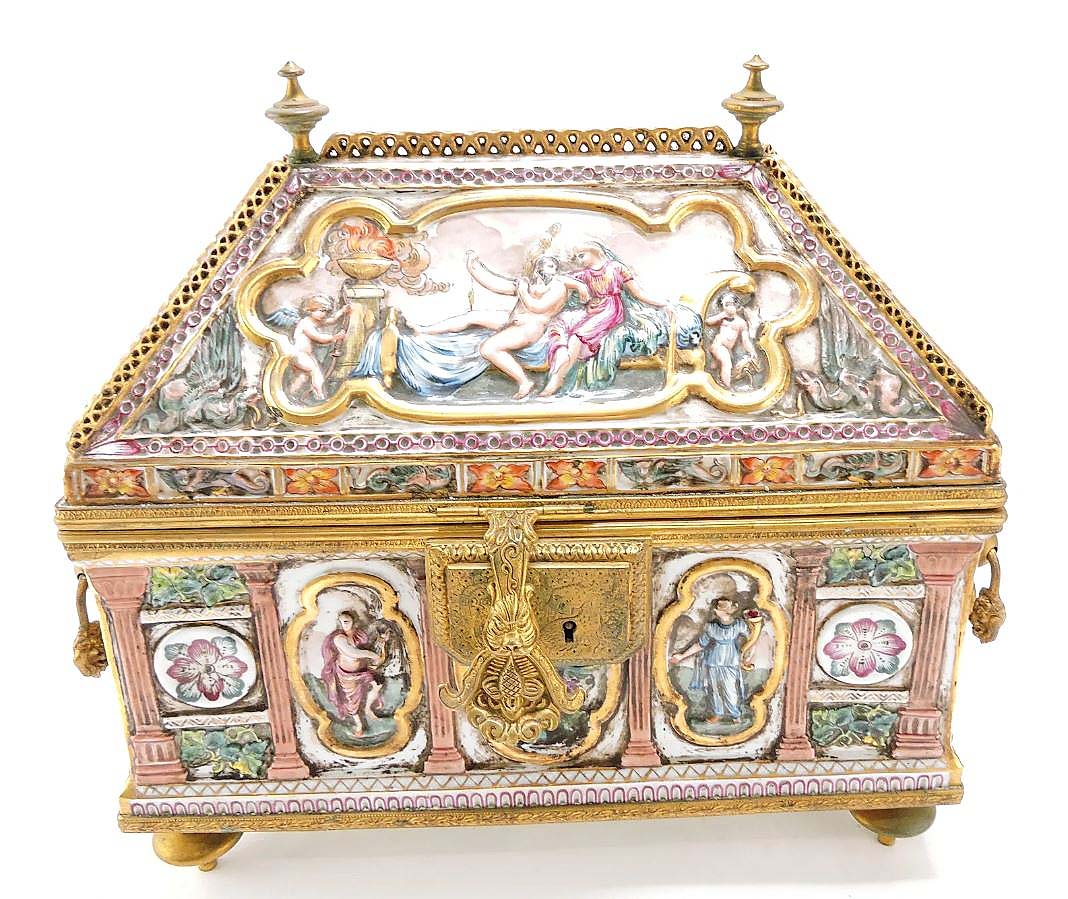 5323 Capodimonte jewel chest